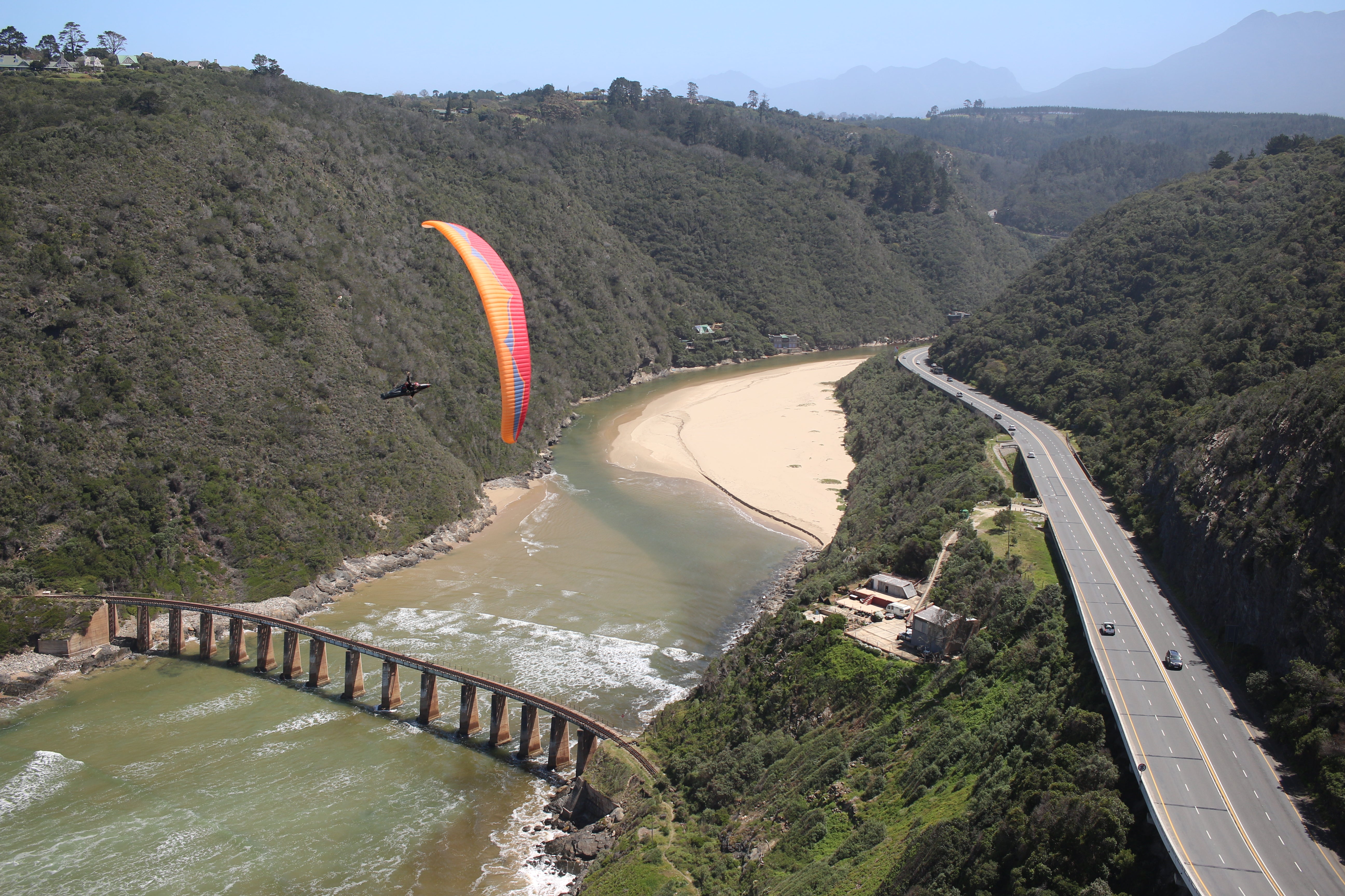 paragliding over kaaimans bridge