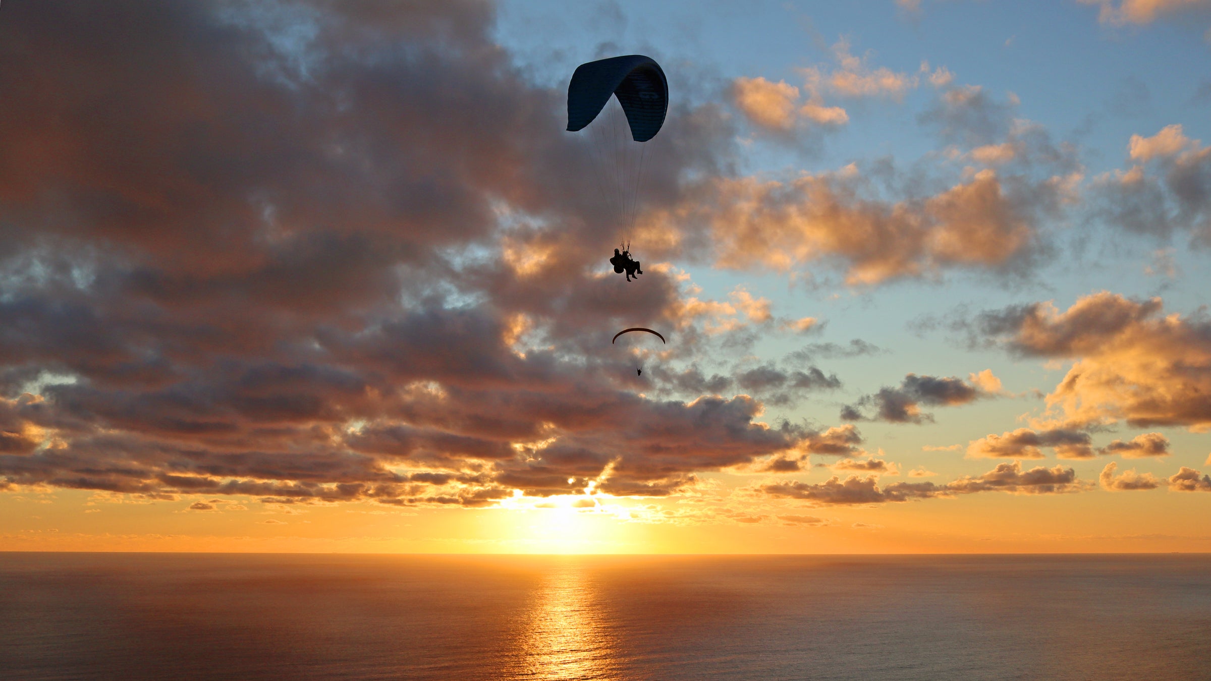 Paraglide Africa Team Flying Over South Africa’s Stunning Terrain and sunsets