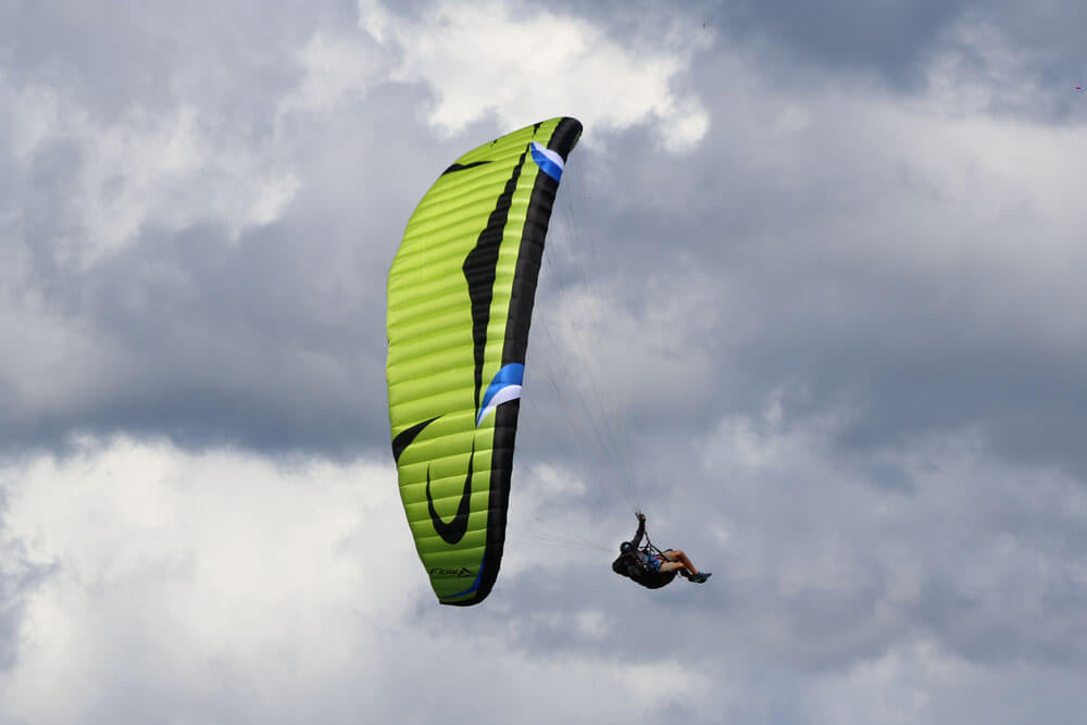 Learn to fly, learn to paraglide