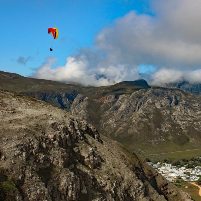 On Tour paragliding over Mountains